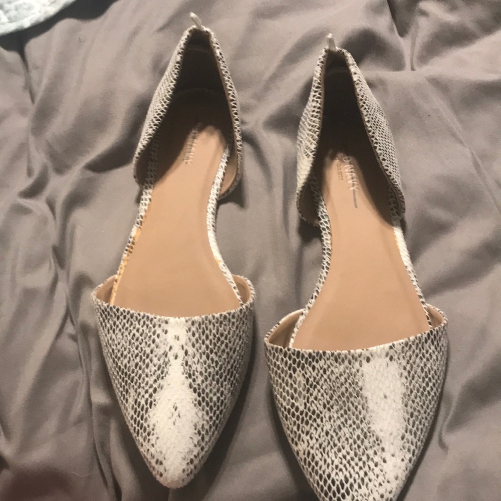 NWOT Snakeskin flats